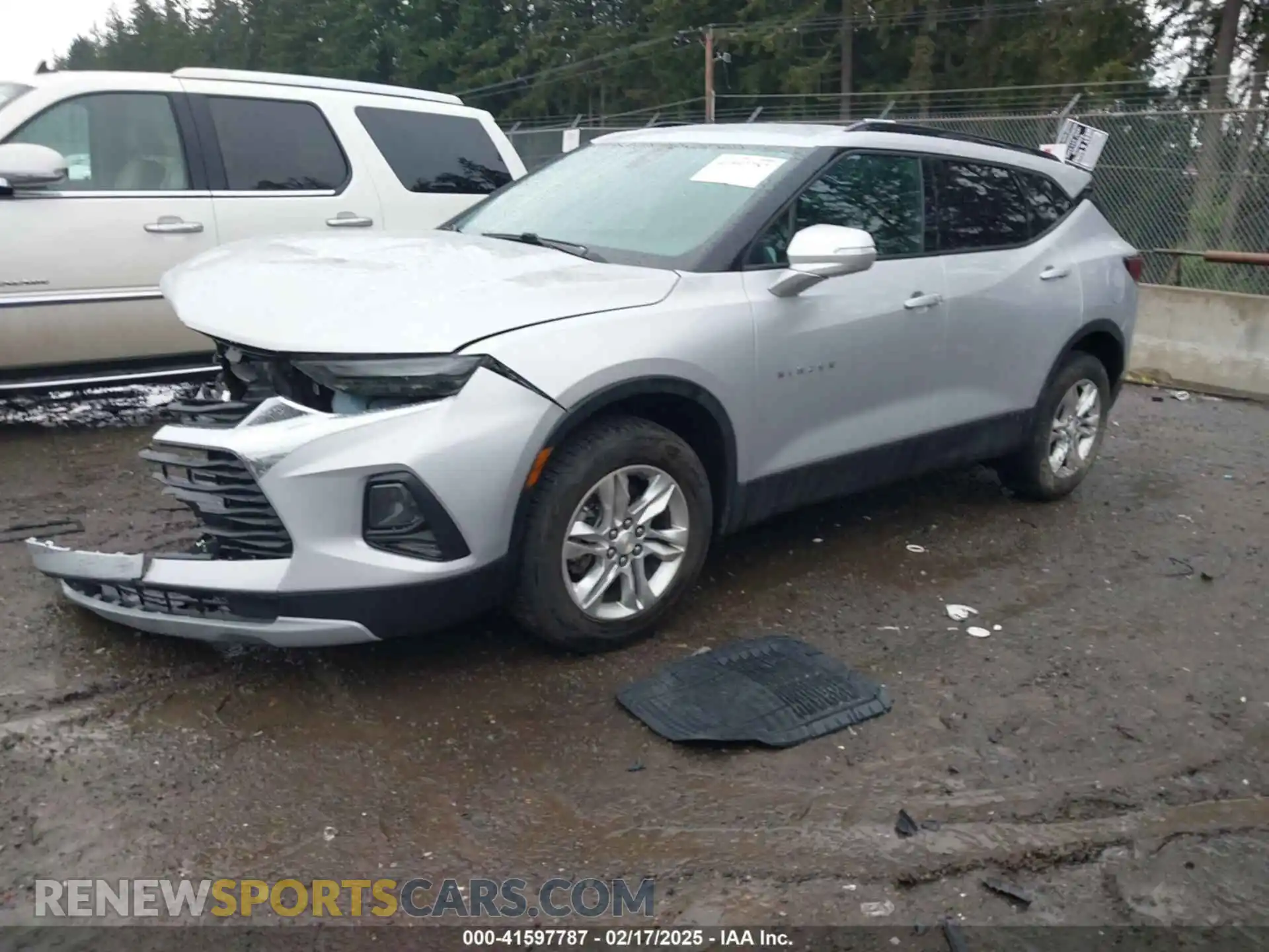 2 Photograph of a damaged car 3GNKBHR40MS557195 CHEVROLET BLAZER 2021