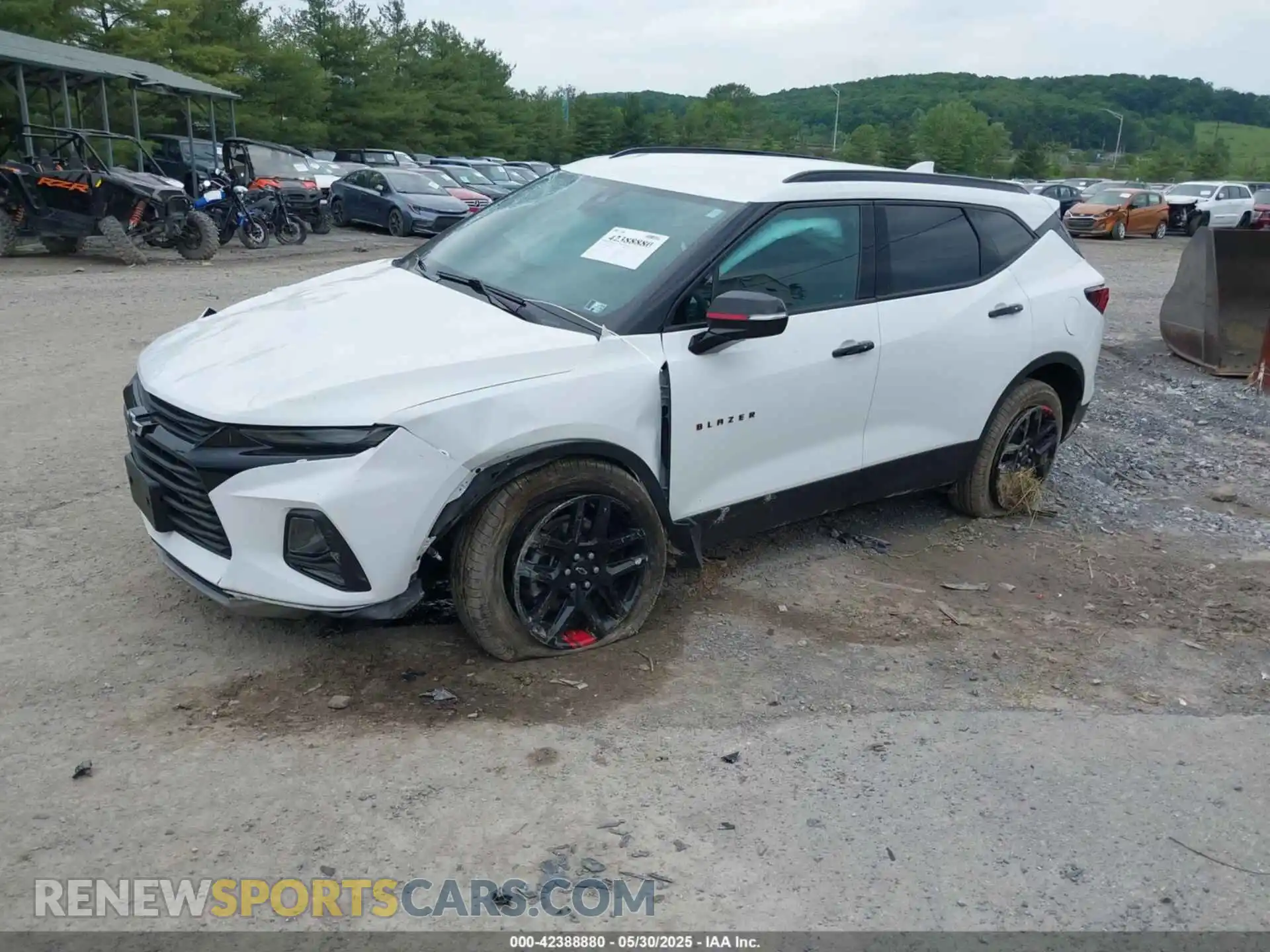 2 Photograph of a damaged car 3GNKBHR40MS577432 CHEVROLET BLAZER 2021
