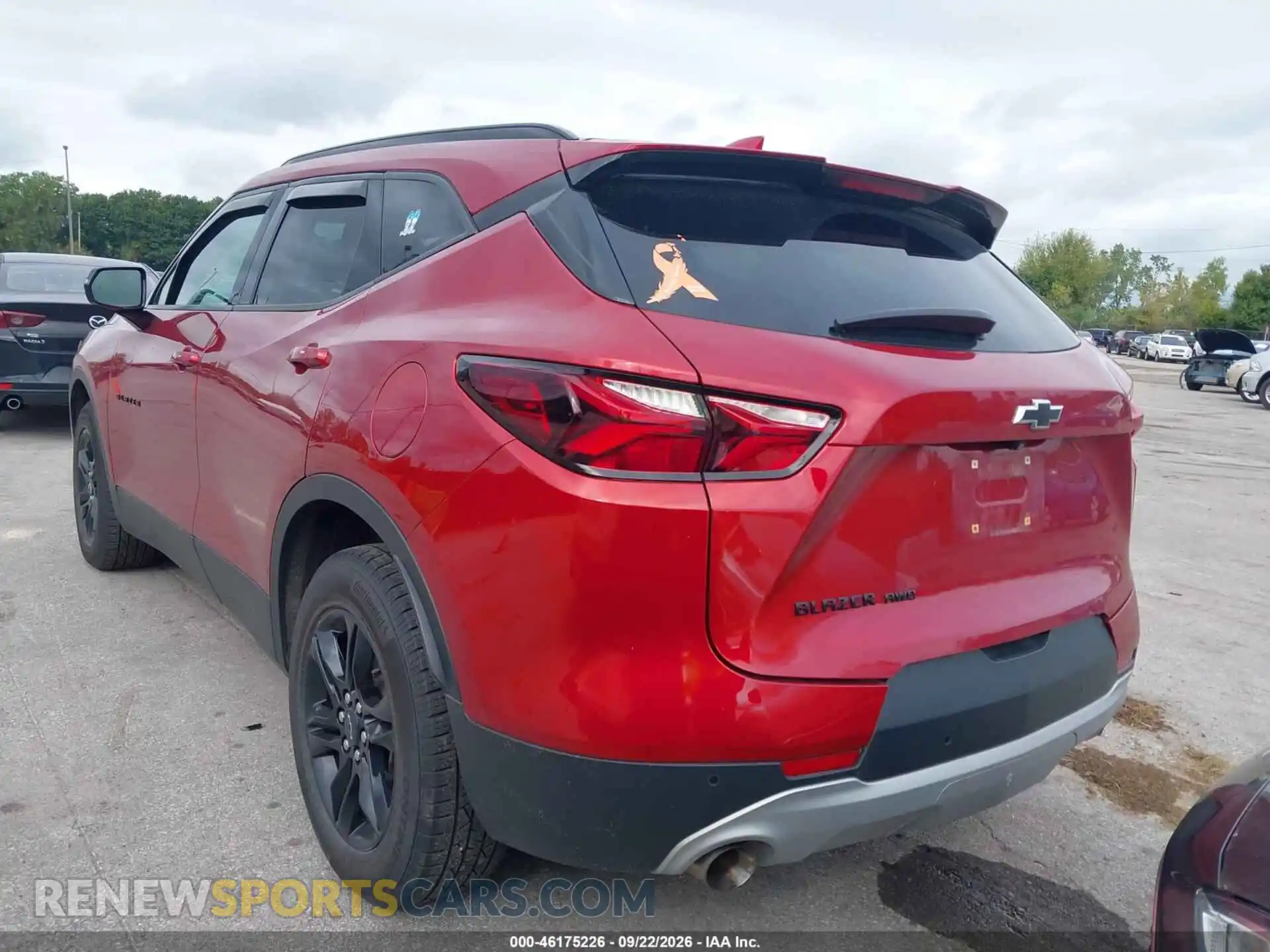 3 Фотография поврежденного автомобиля 3GNKBHR42MS537661 CHEVROLET BLAZER 2021