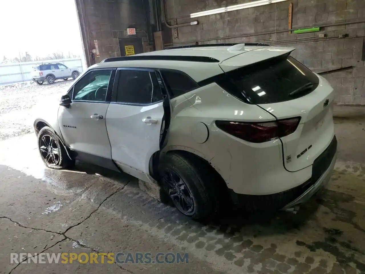 2 Photograph of a damaged car 3GNKBHR42MS553942 CHEVROLET BLAZER 2021