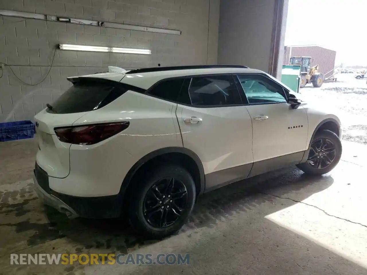 3 Photograph of a damaged car 3GNKBHR42MS553942 CHEVROLET BLAZER 2021