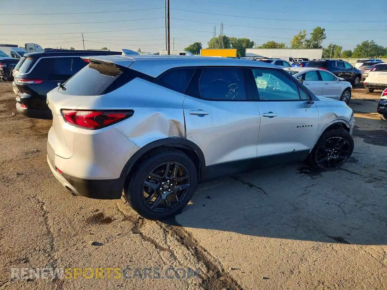 3 Photograph of a damaged car 3GNKBHR44MS582648 CHEVROLET BLAZER 2021