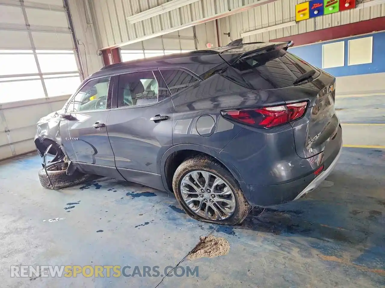 2 Фотография поврежденного автомобиля 3GNKBHR47MS579002 CHEVROLET BLAZER 2021
