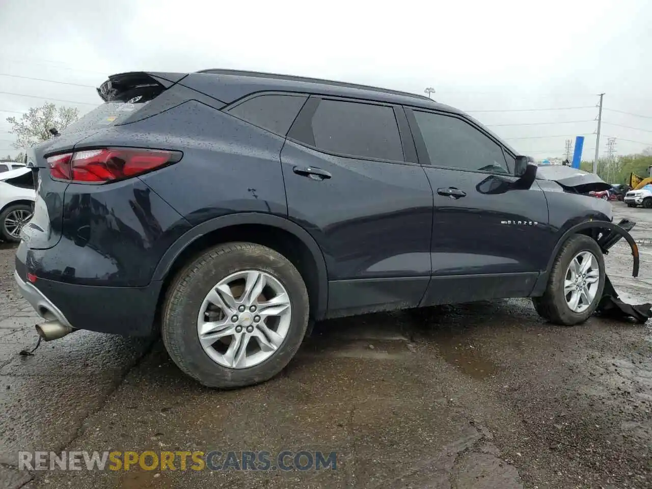 3 Photograph of a damaged car 3GNKBHR4XMS522793 CHEVROLET BLAZER 2021
