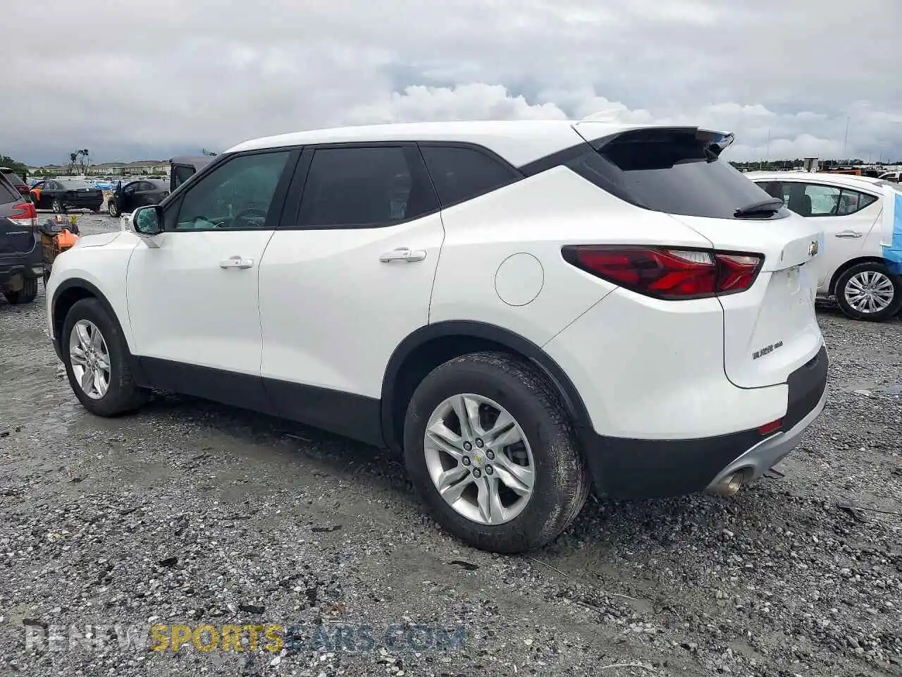 2 Photograph of a damaged car 3GNKBHRS0MS556613 CHEVROLET BLAZER 2021