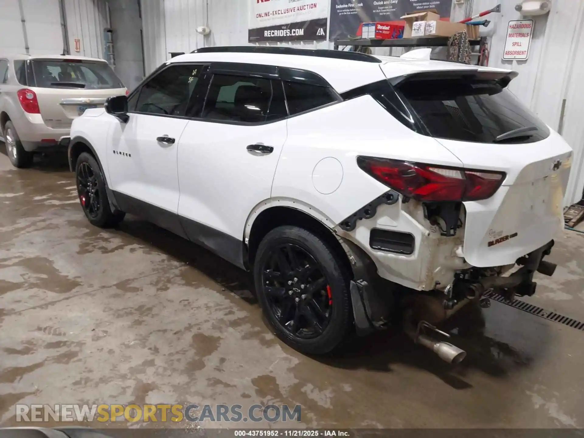 3 Photograph of a damaged car 3GNKBHRS1MS567300 CHEVROLET BLAZER 2021