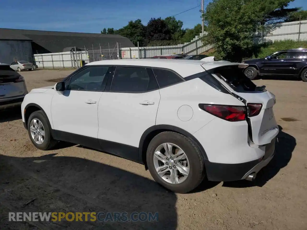 2 Photograph of a damaged car 3GNKBHRS2MS508384 CHEVROLET BLAZER 2021