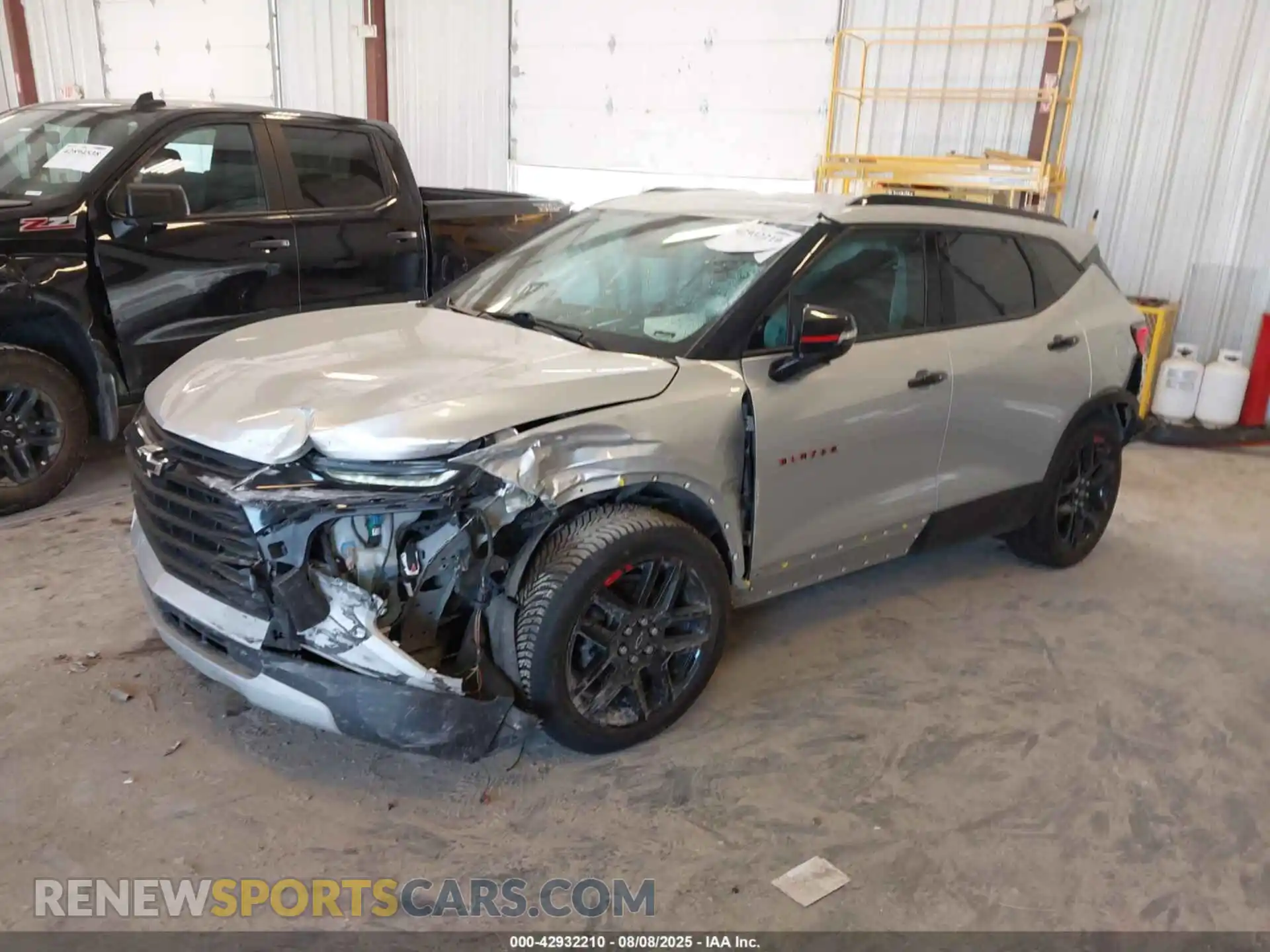 2 Photograph of a damaged car 3GNKBHRS3MS517157 CHEVROLET BLAZER 2021