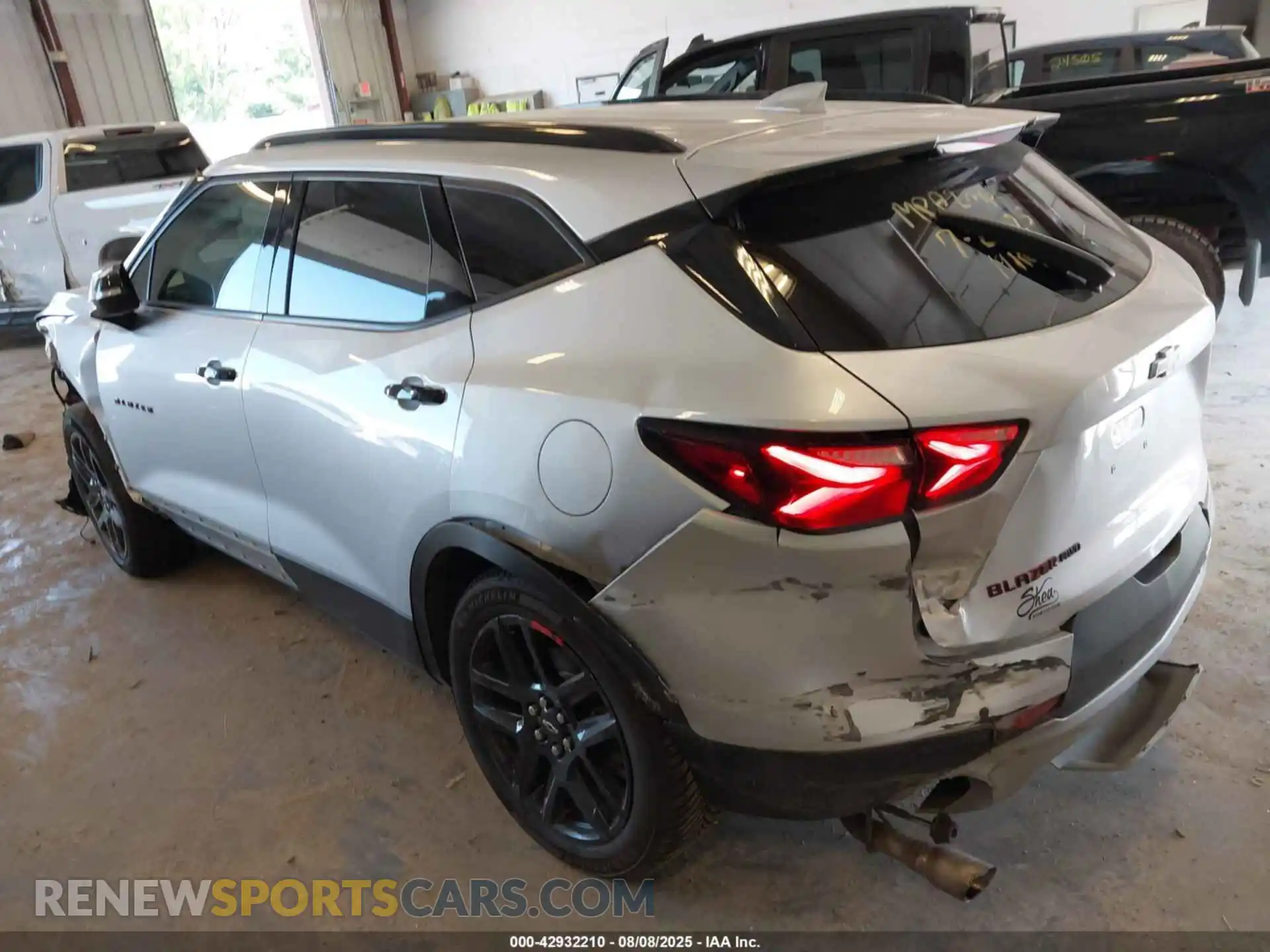 3 Photograph of a damaged car 3GNKBHRS3MS517157 CHEVROLET BLAZER 2021