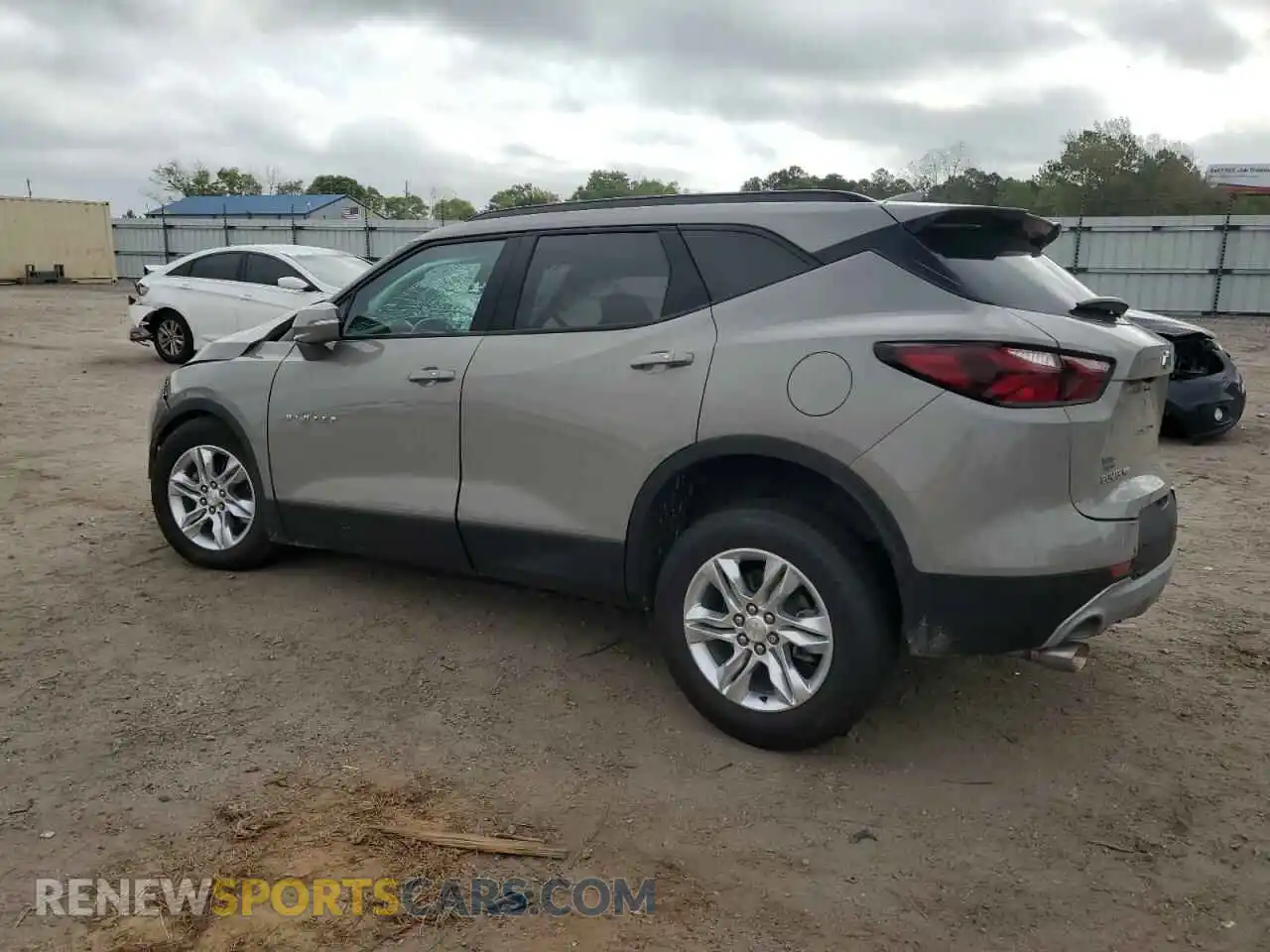 2 Photograph of a damaged car 3GNKBHRS6MS538374 CHEVROLET BLAZER 2021