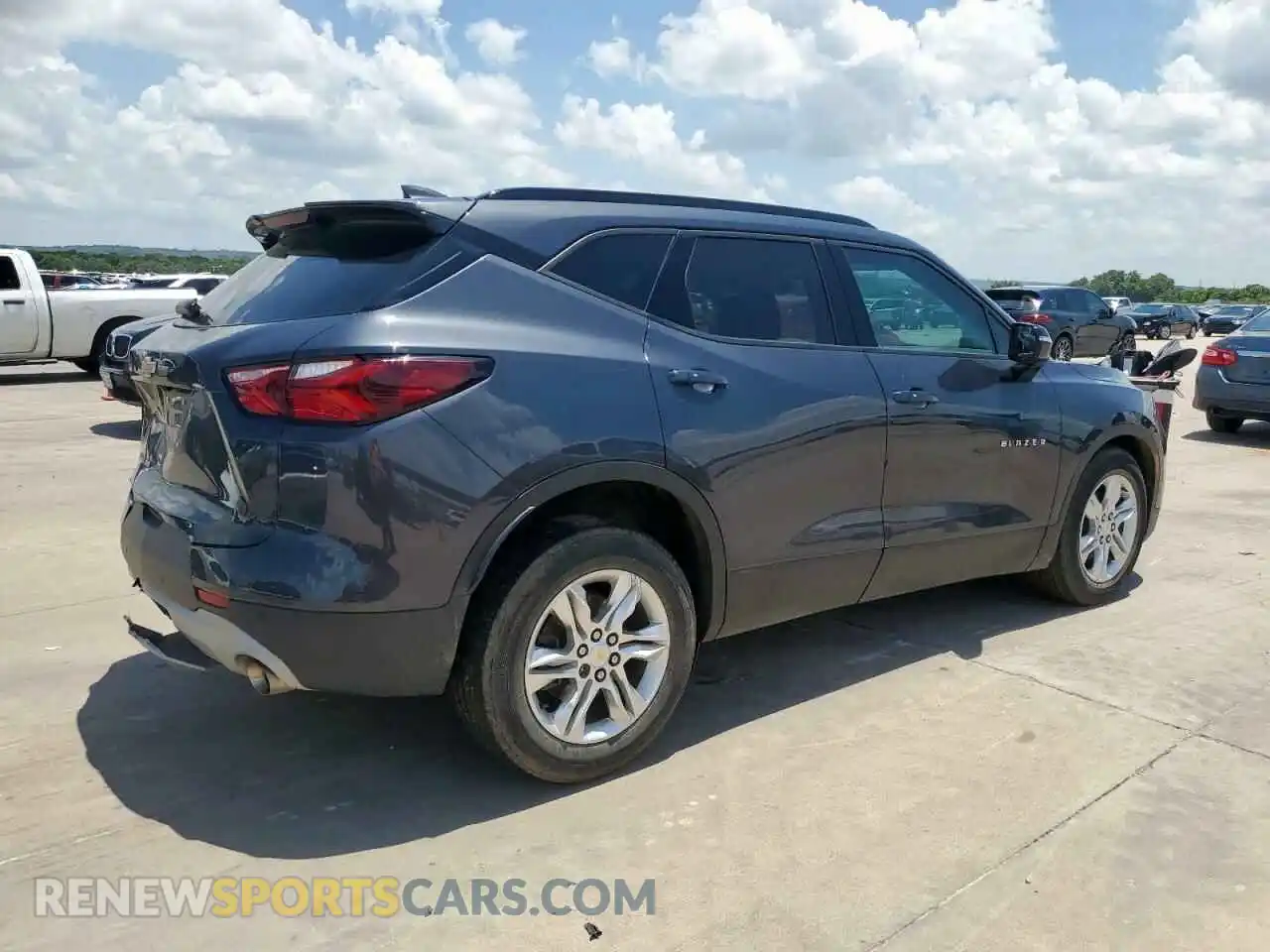 3 Photograph of a damaged car 3GNKBHRS9MS555928 CHEVROLET BLAZER 2021