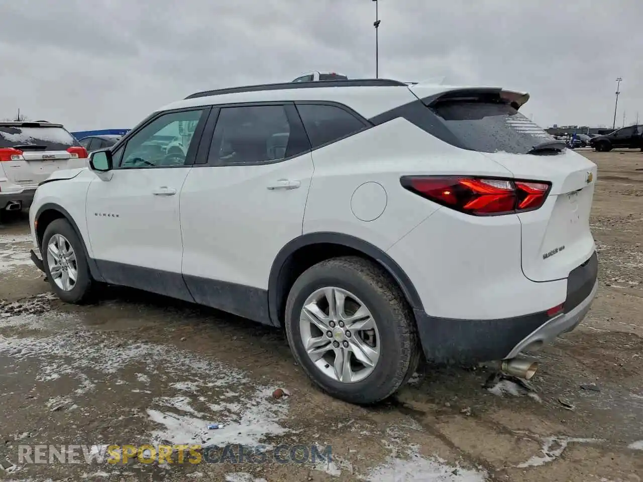 2 Фотография поврежденного автомобиля 3GNKBHRSXMS512313 CHEVROLET BLAZER 2021