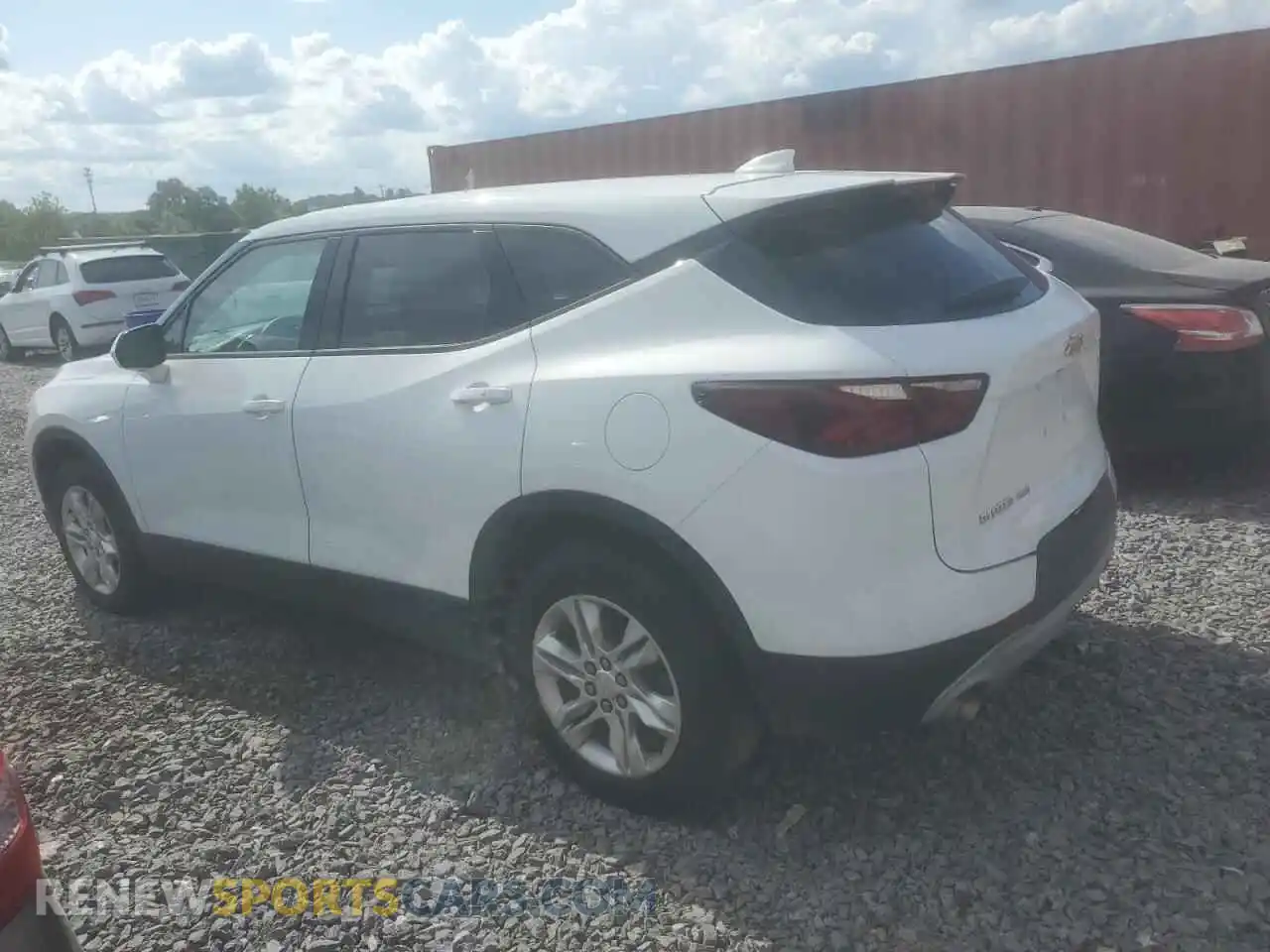2 Photograph of a damaged car 3GNKBHRSXMS556635 CHEVROLET BLAZER 2021