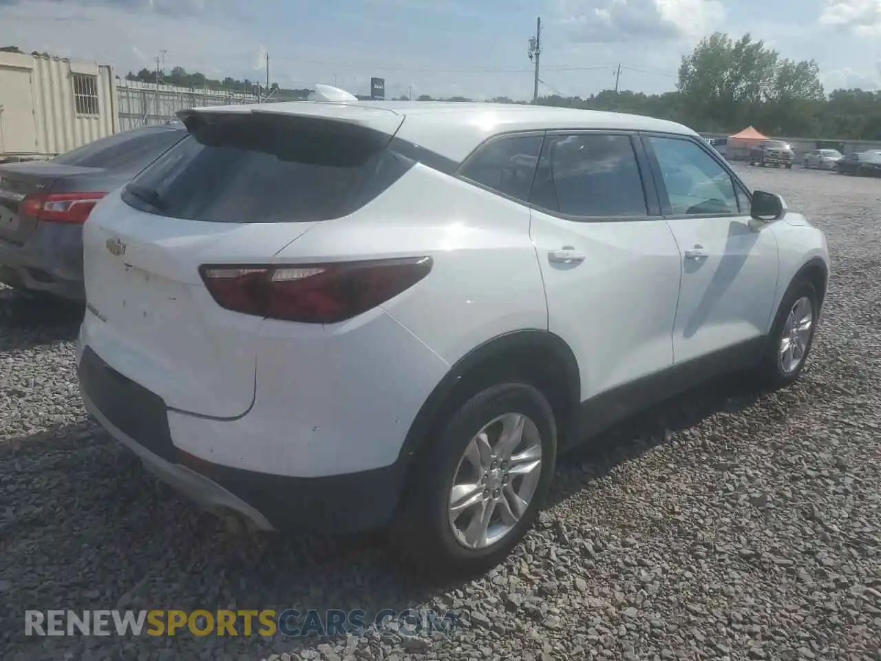3 Photograph of a damaged car 3GNKBHRSXMS556635 CHEVROLET BLAZER 2021