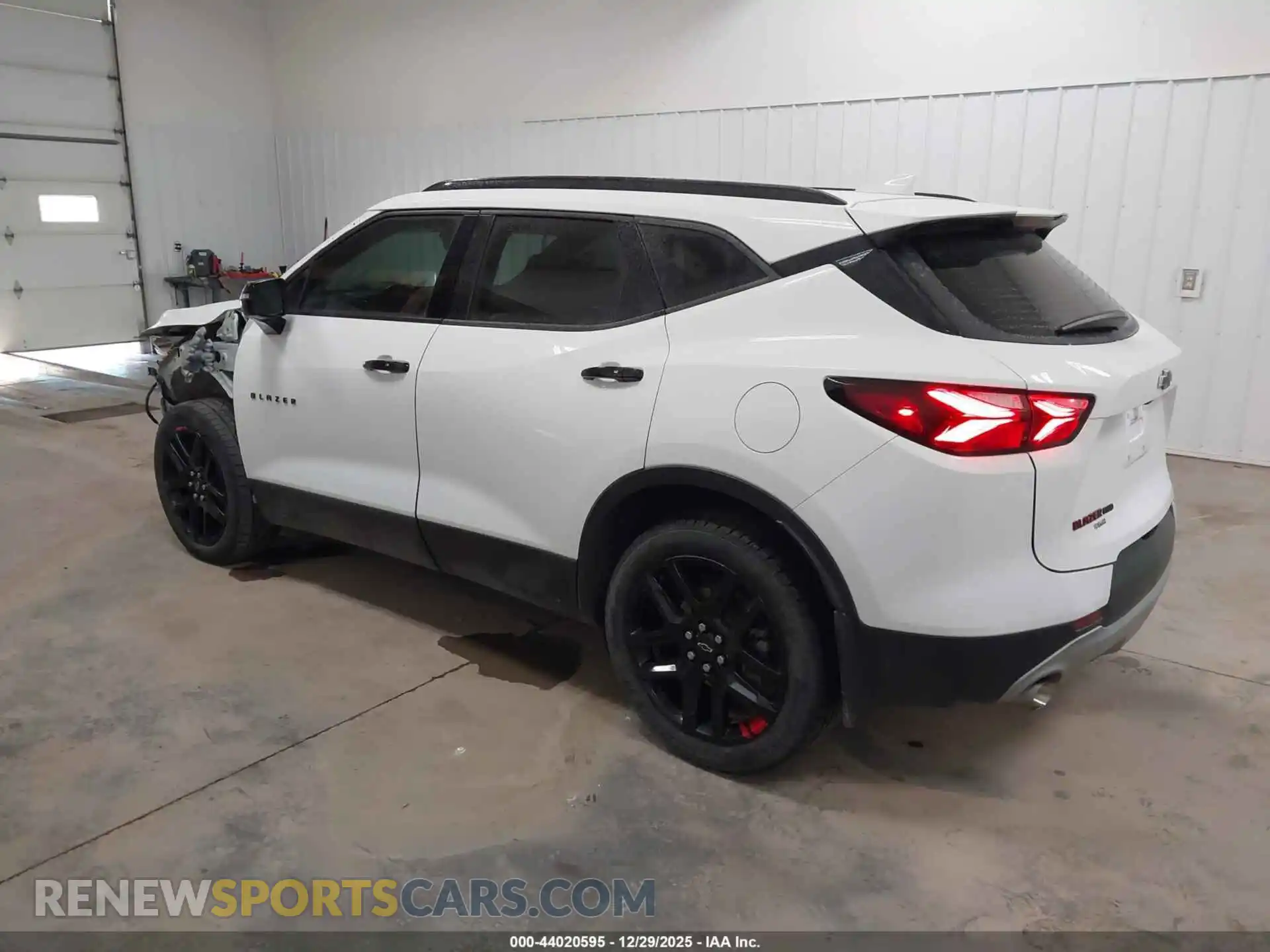 3 Photograph of a damaged car 3GNKBJRS9MS500256 CHEVROLET BLAZER 2021