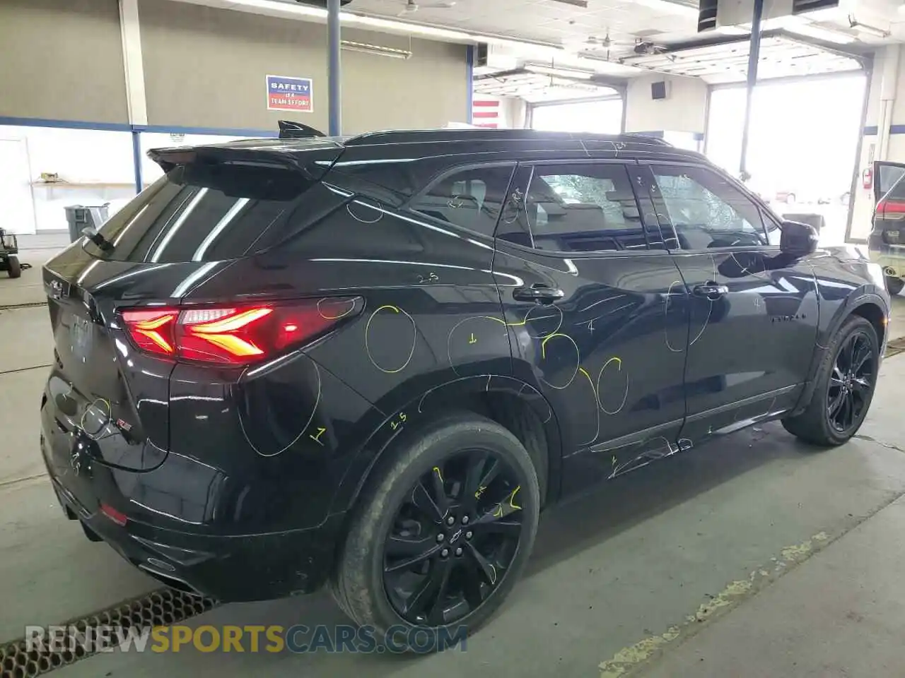 3 Photograph of a damaged car 3GNKBKRS1MS522144 CHEVROLET BLAZER 2021