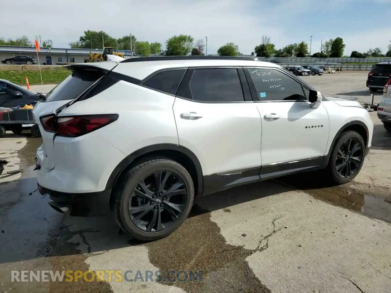 3 Photograph of a damaged car 3GNKBKRS3MS548714 CHEVROLET BLAZER 2021