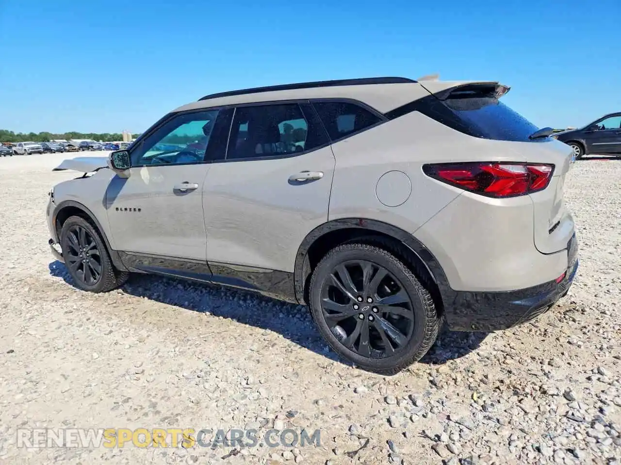 2 Photograph of a damaged car 3GNKBKRS4MS559303 CHEVROLET BLAZER 2021