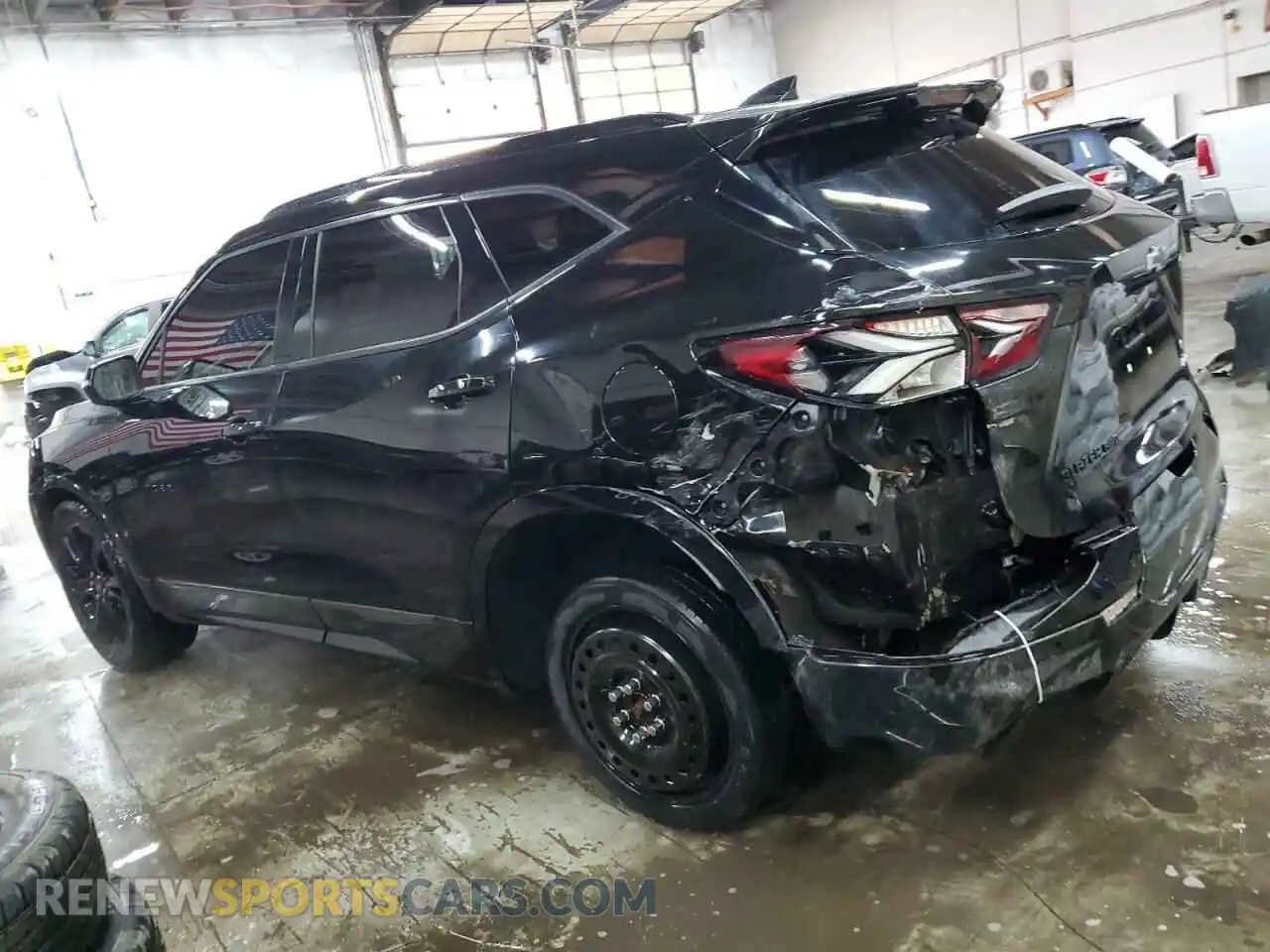 2 Photograph of a damaged car 3GNKBKRS5MS557138 CHEVROLET BLAZER 2021