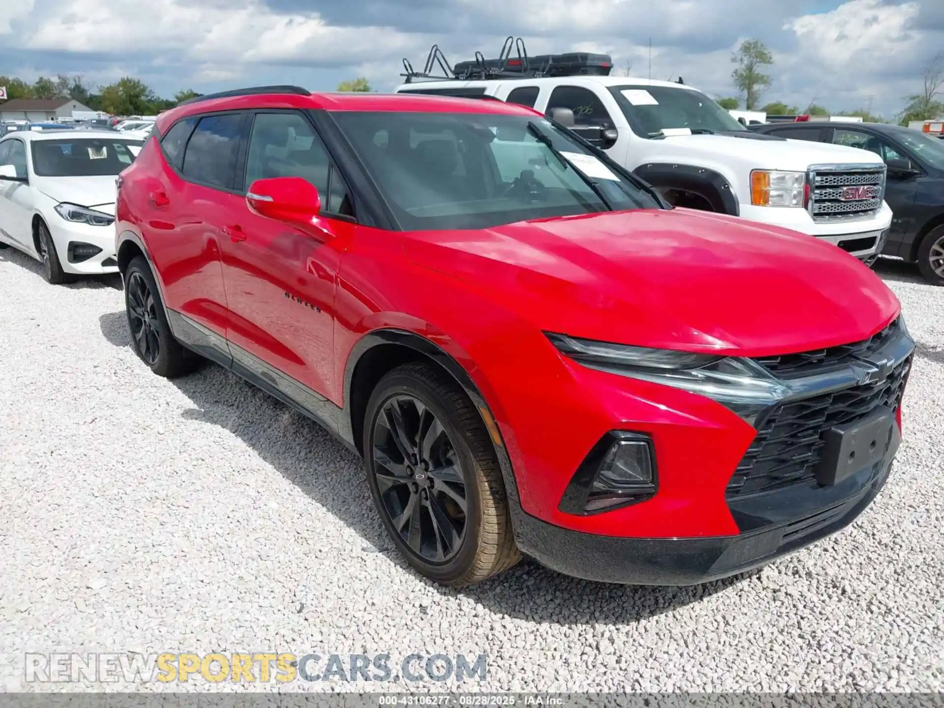 1 Photograph of a damaged car 3GNKBKRS5MS568754 CHEVROLET BLAZER 2021