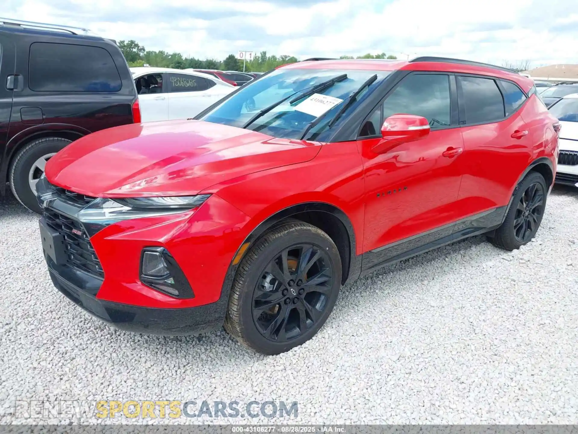 2 Photograph of a damaged car 3GNKBKRS5MS568754 CHEVROLET BLAZER 2021