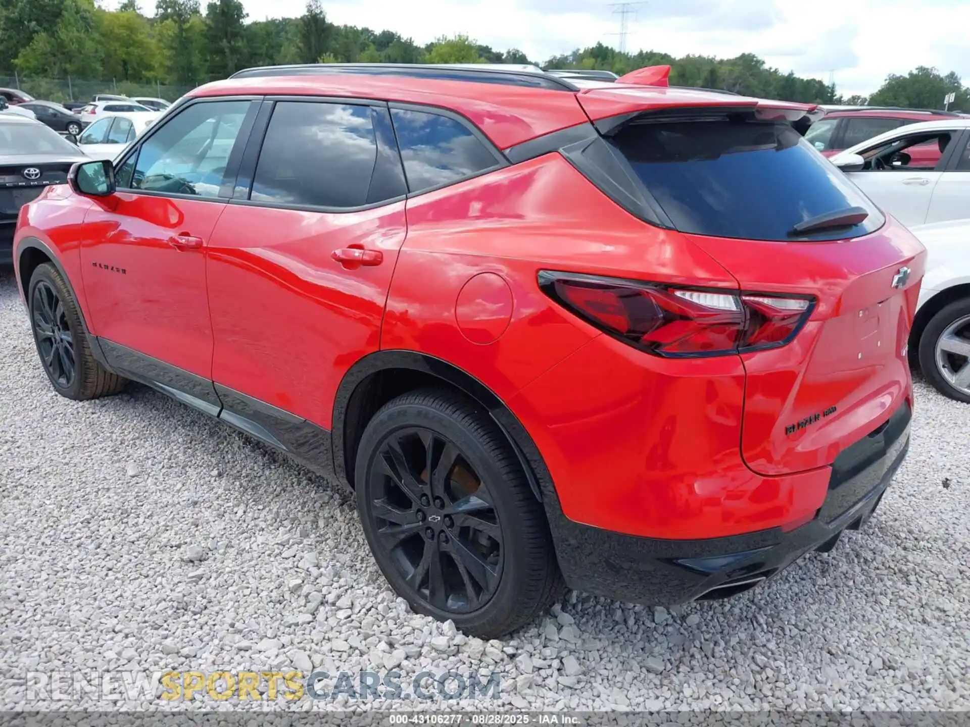3 Photograph of a damaged car 3GNKBKRS5MS568754 CHEVROLET BLAZER 2021