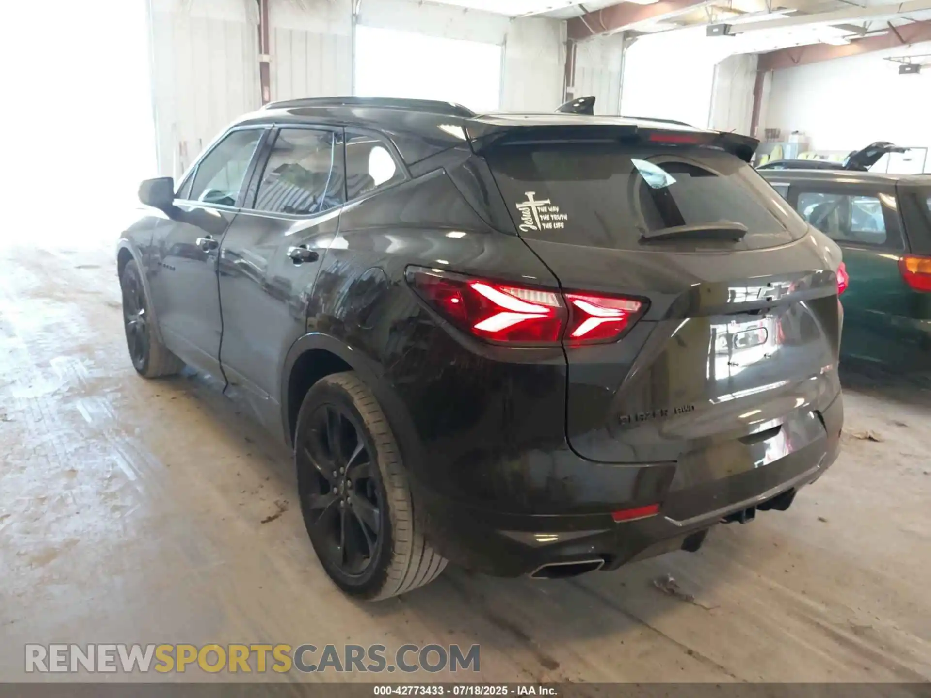 3 Photograph of a damaged car 3GNKBKRS6MS528070 CHEVROLET BLAZER 2021