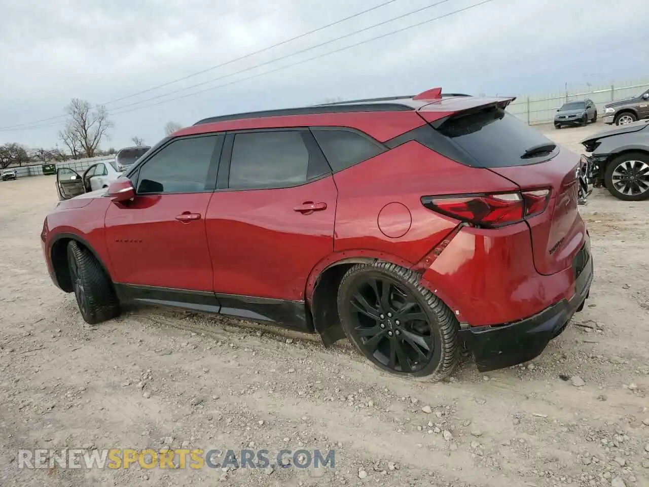 2 Photograph of a damaged car 3GNKBKRS6MS539943 CHEVROLET BLAZER 2021