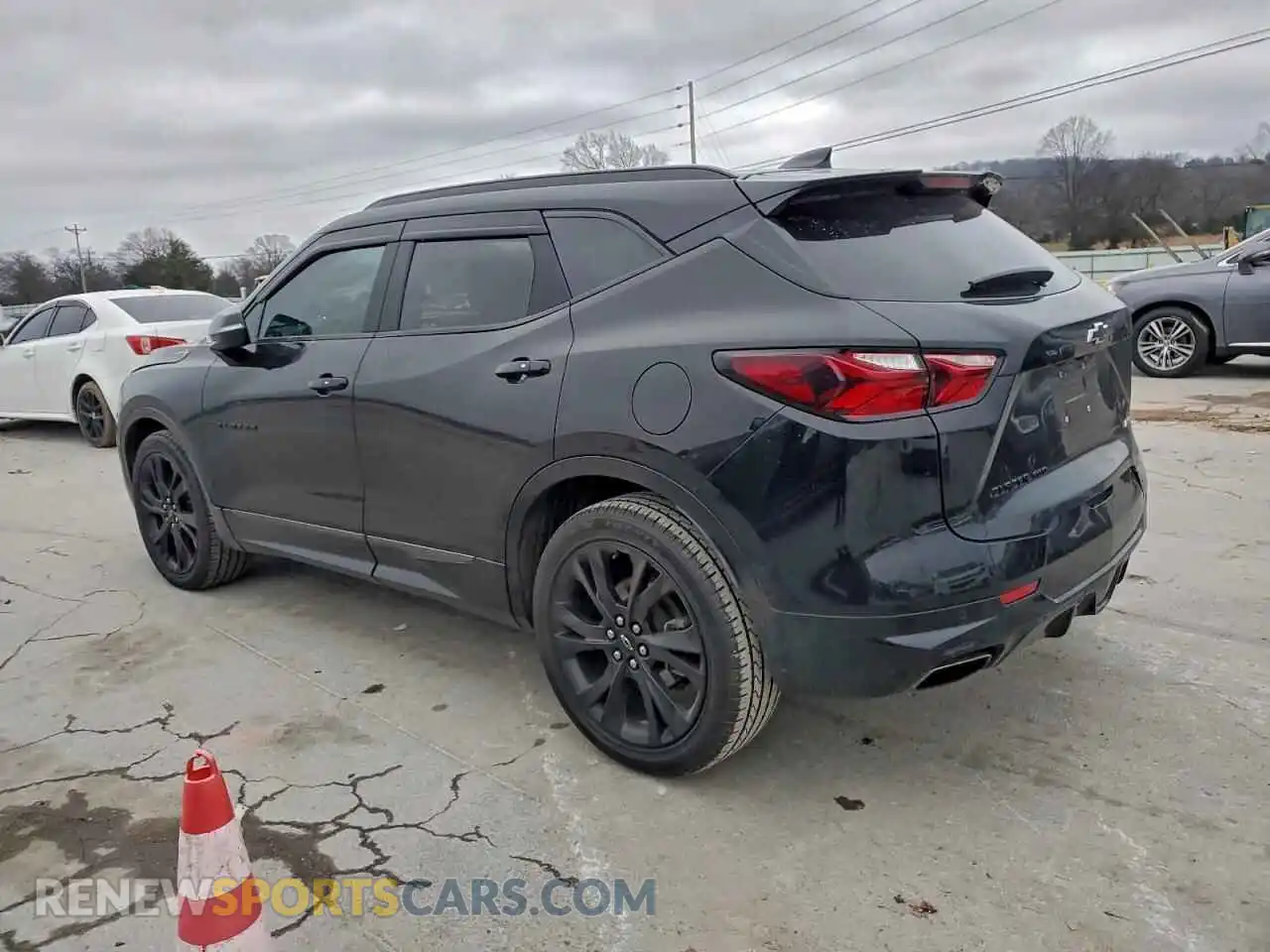 2 Photograph of a damaged car 3GNKBKRS8MS532816 CHEVROLET BLAZER 2021