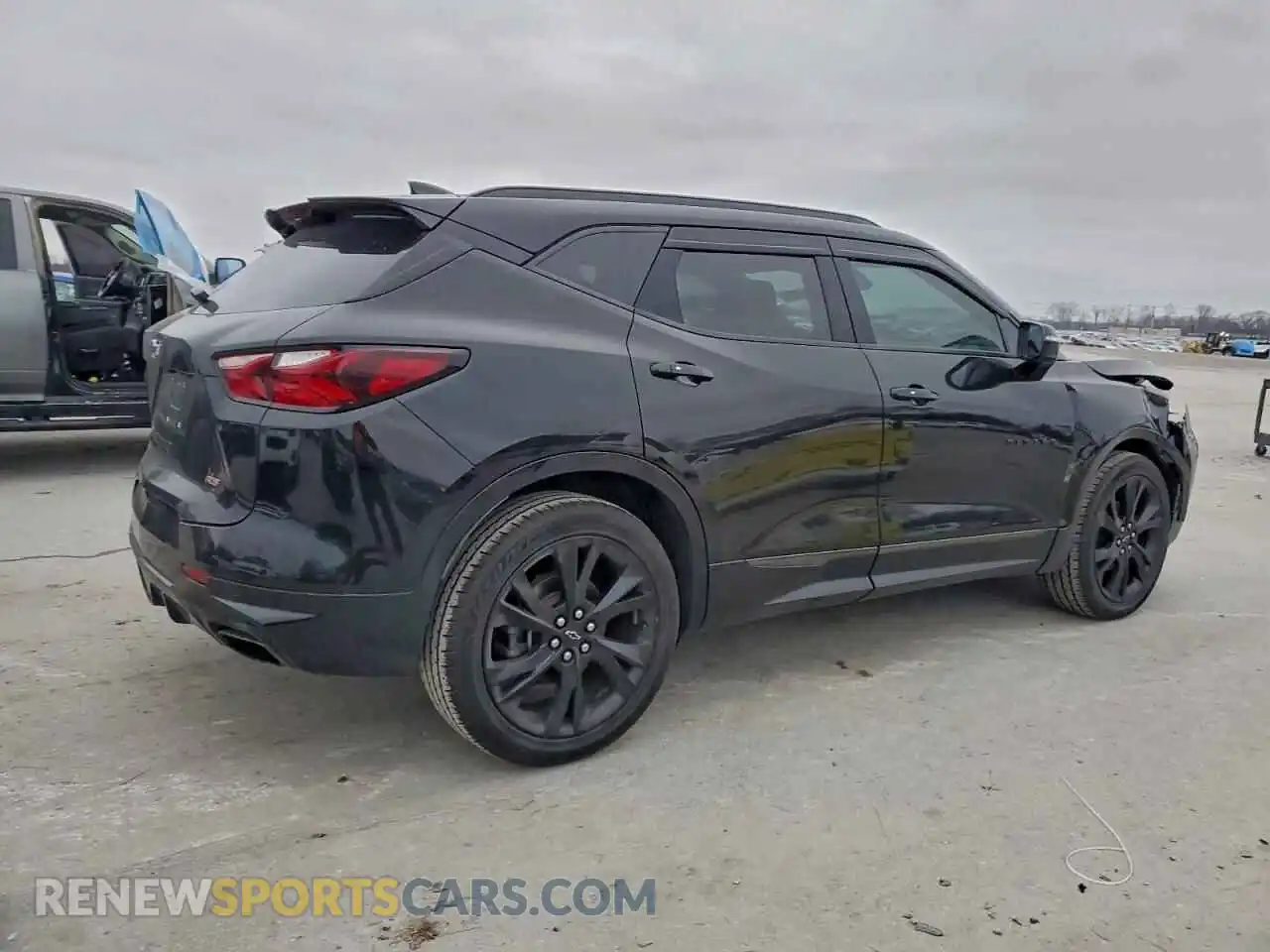 3 Photograph of a damaged car 3GNKBKRS8MS532816 CHEVROLET BLAZER 2021