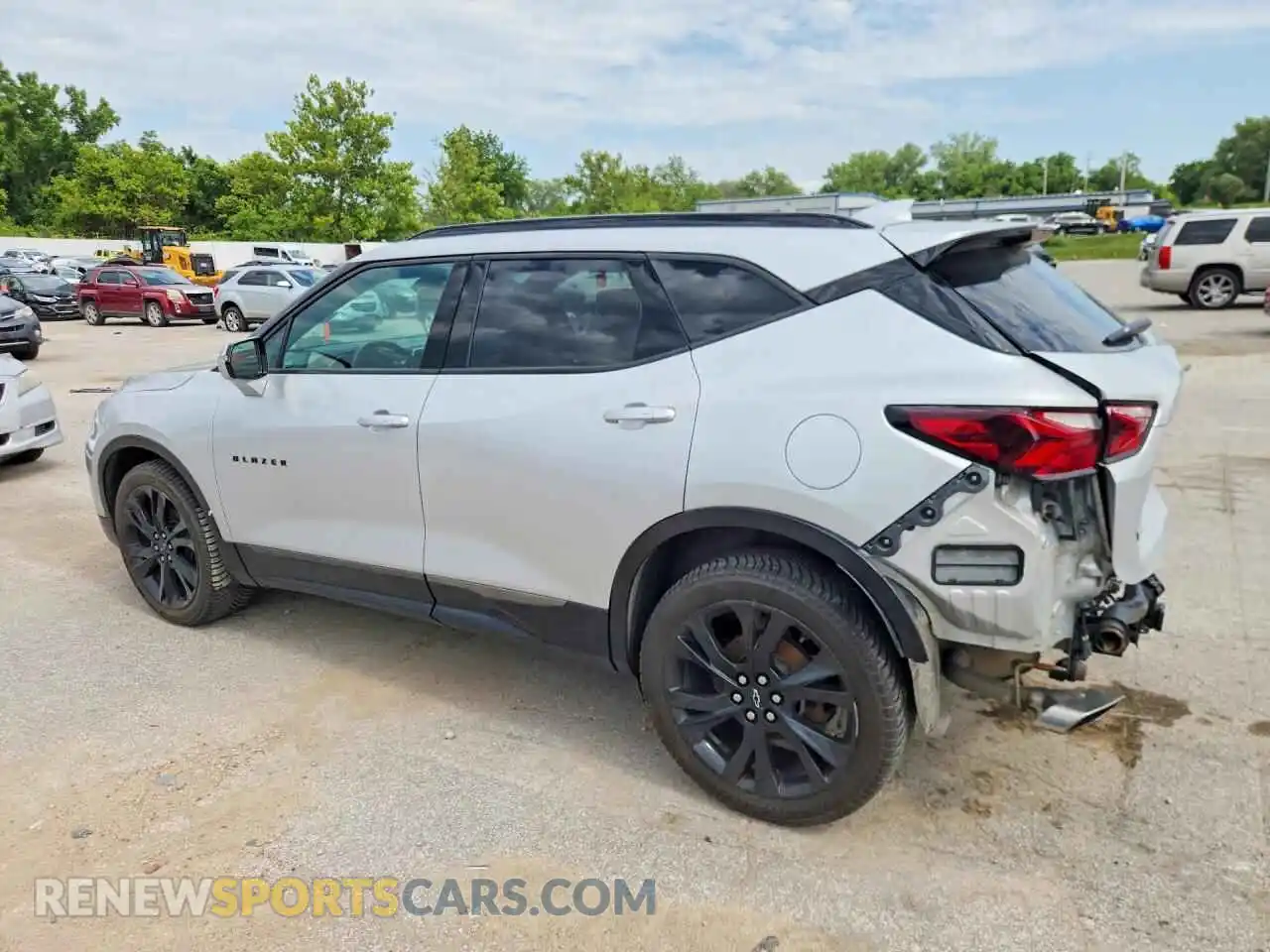 2 Photograph of a damaged car 3GNKBKRS8MS556808 CHEVROLET BLAZER 2021
