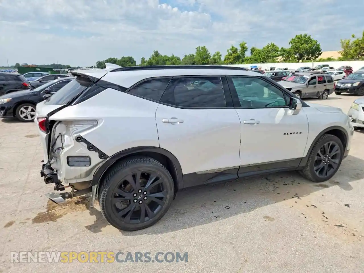 3 Photograph of a damaged car 3GNKBKRS8MS556808 CHEVROLET BLAZER 2021