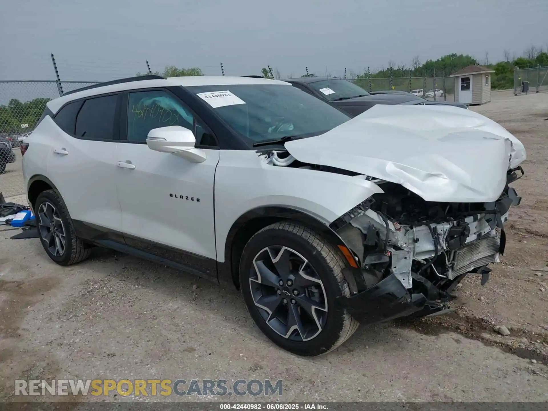 1 Photograph of a damaged car 3GNKBKRS9MS529990 CHEVROLET BLAZER 2021