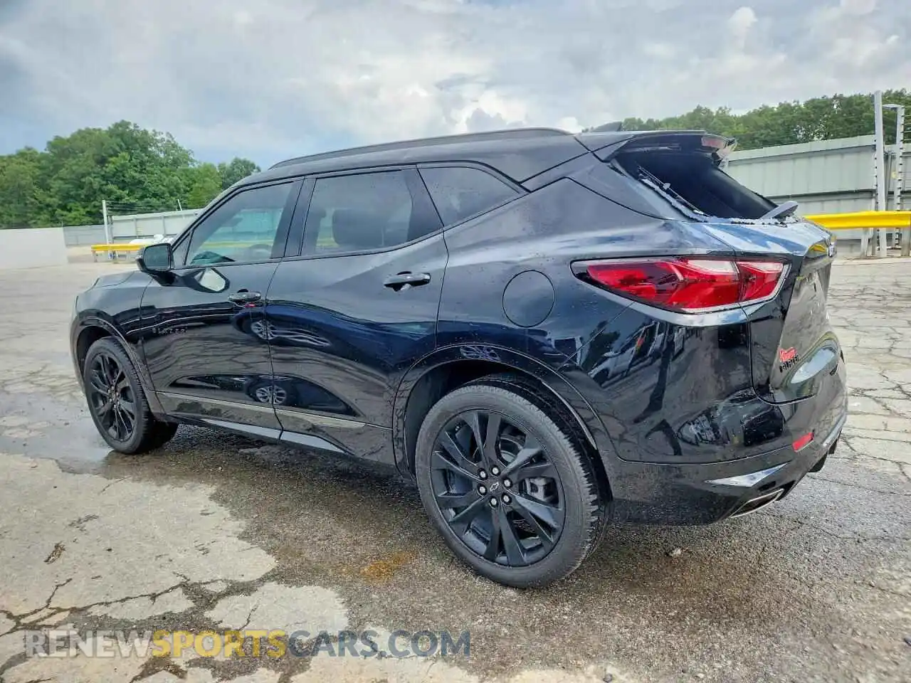 2 Photograph of a damaged car 3GNKBERS9NS134484 CHEVROLET BLAZER 2022