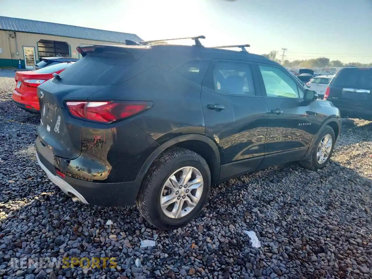 3 Фотография поврежденного автомобиля 3GNKBHR41NS158457 CHEVROLET BLAZER 2022