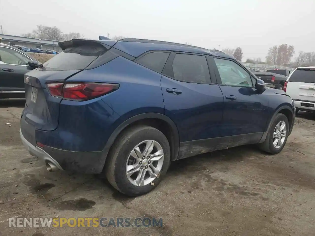 3 Photograph of a damaged car 3GNKBHR43NS224913 CHEVROLET BLAZER 2022