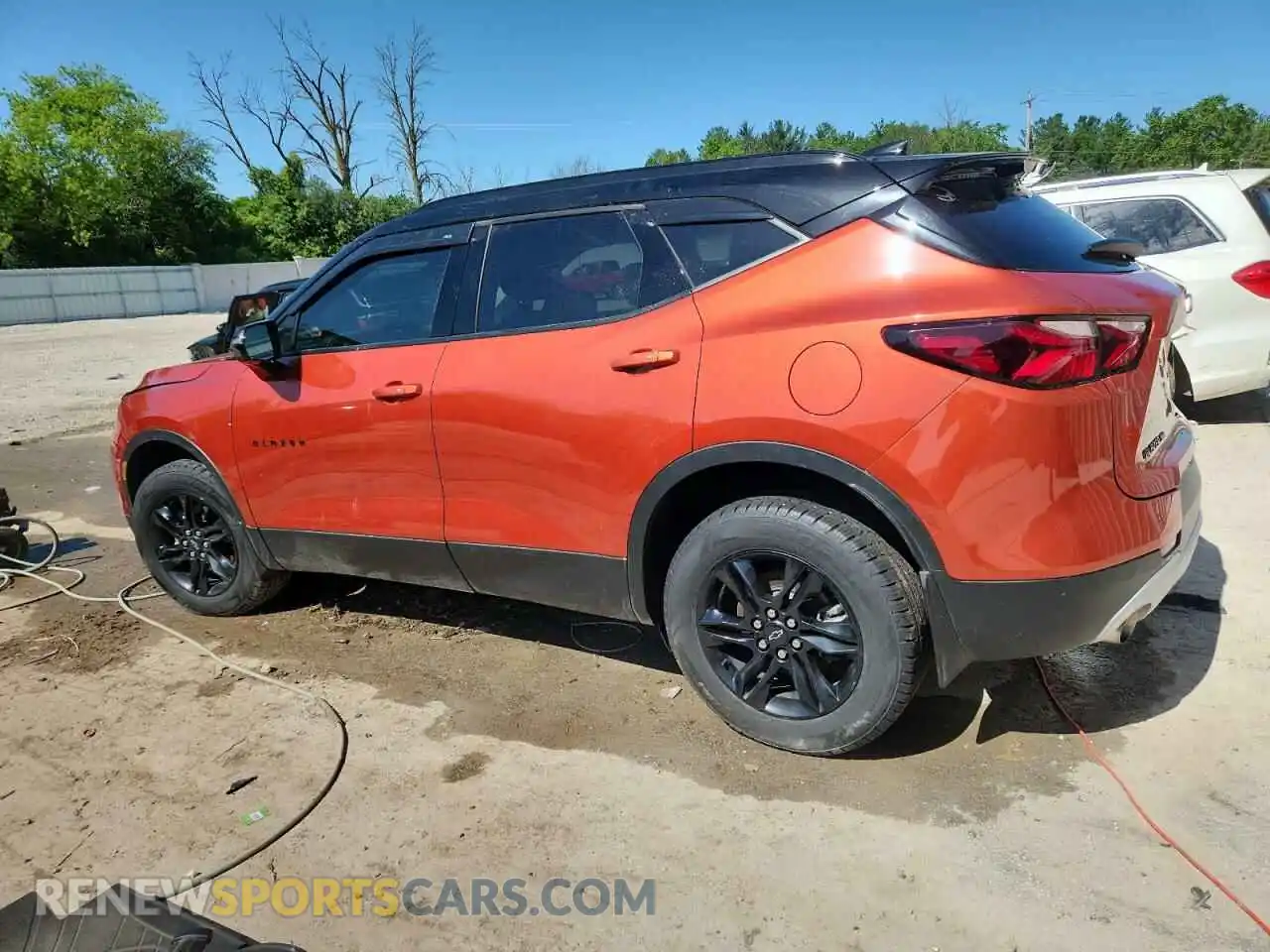 2 Photograph of a damaged car 3GNKBHR44NS133097 CHEVROLET BLAZER 2022