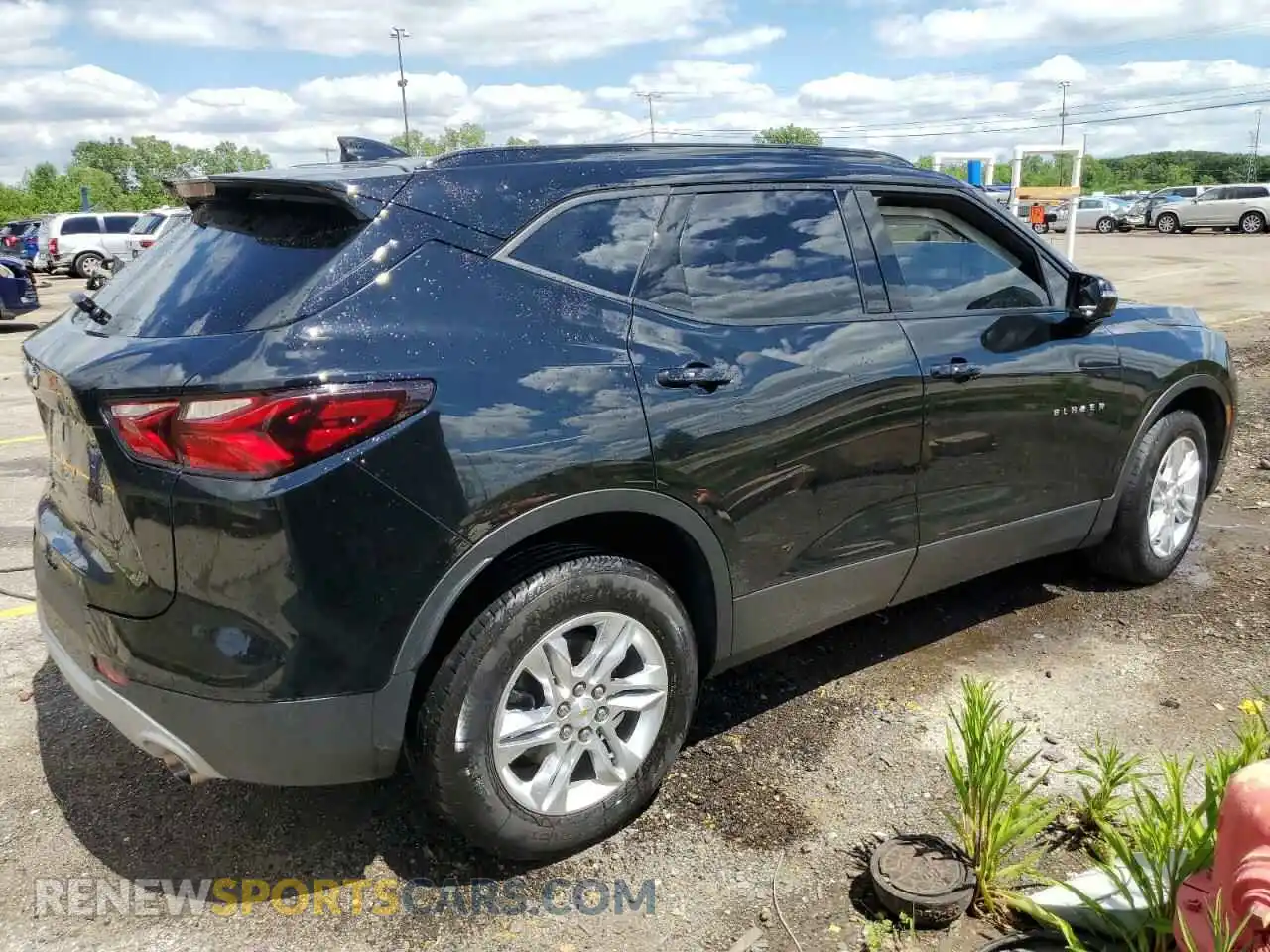 3 Photograph of a damaged car 3GNKBJRS3NS139480 CHEVROLET BLAZER 2022