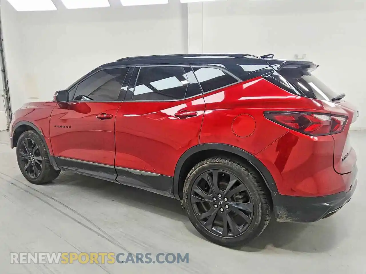 2 Photograph of a damaged car 3GNKBKRSXNS134007 CHEVROLET BLAZER 2022