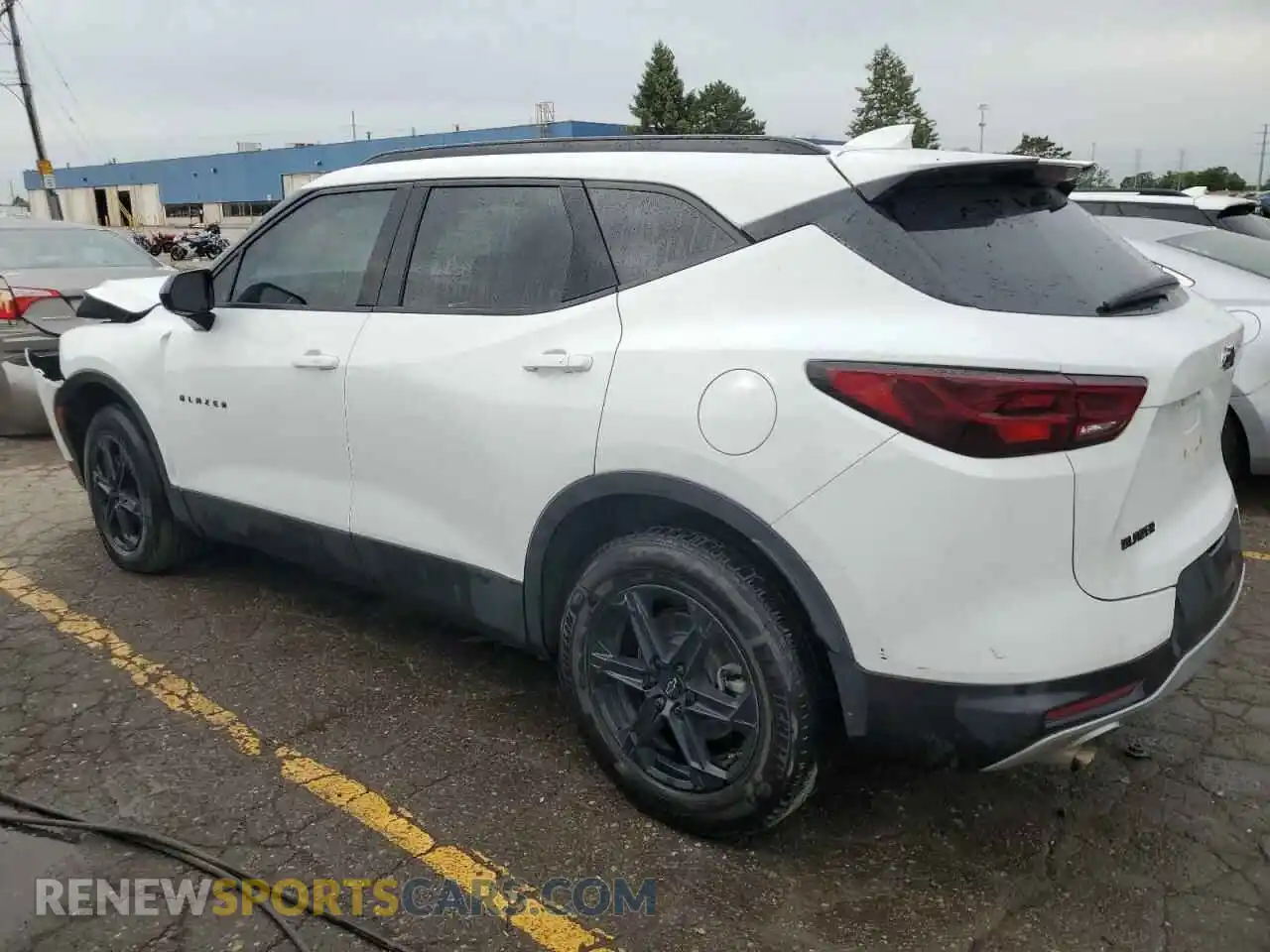 2 fotografías del automóvil dañado 3GNKBCR44PS160130 CHEVROLET BLAZER 2023