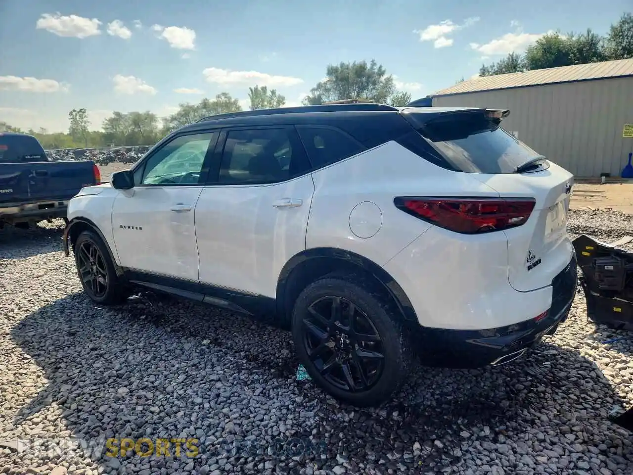 2 Фотография поврежденного автомобиля 3GNKBERS6PS204736 CHEVROLET BLAZER 2023