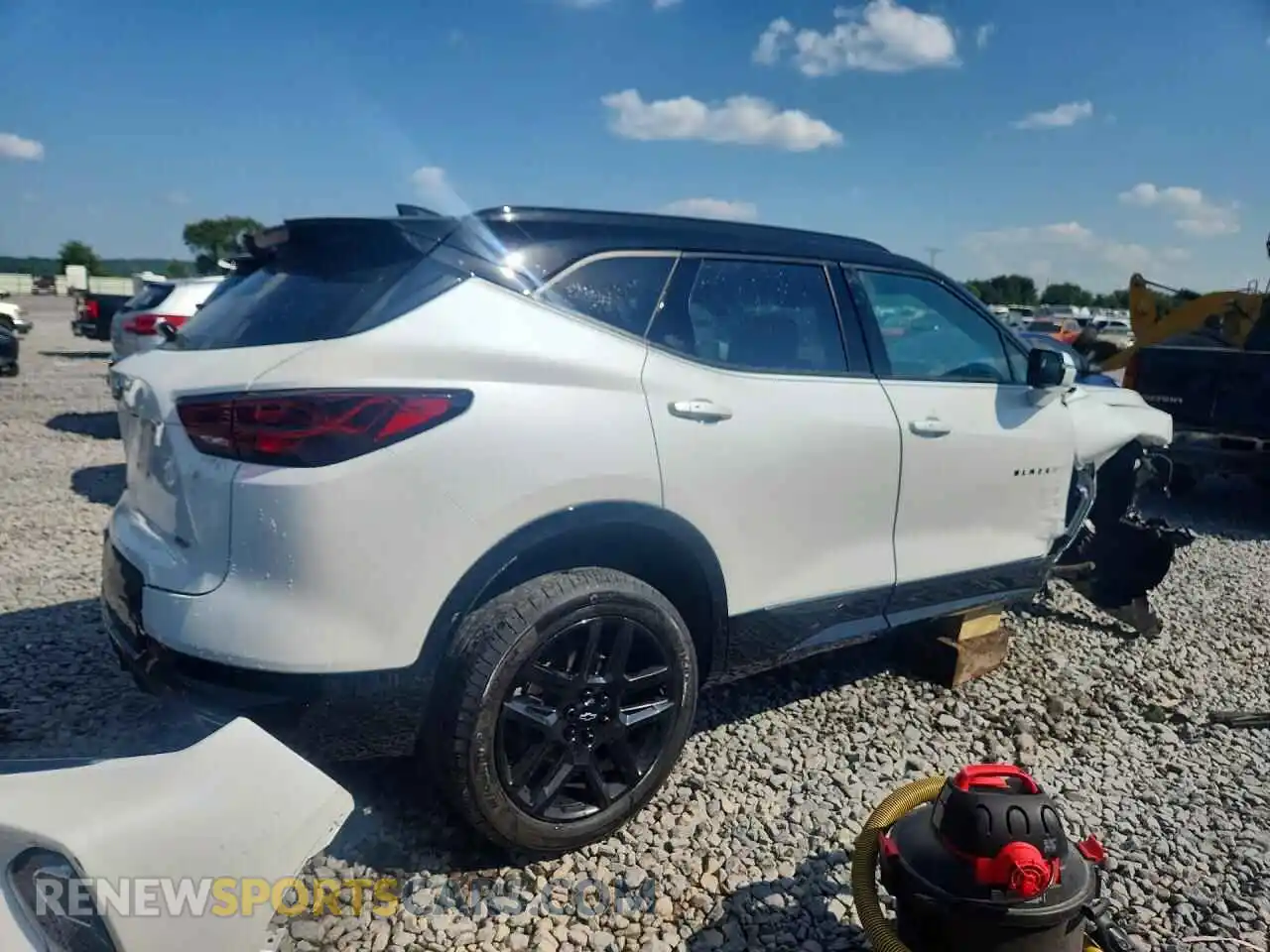 3 Фотография поврежденного автомобиля 3GNKBERS6PS204736 CHEVROLET BLAZER 2023