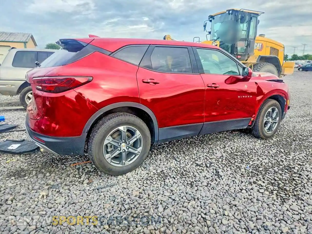 3 Фотография поврежденного автомобиля 3GNKBHR44PS175854 CHEVROLET BLAZER 2023
