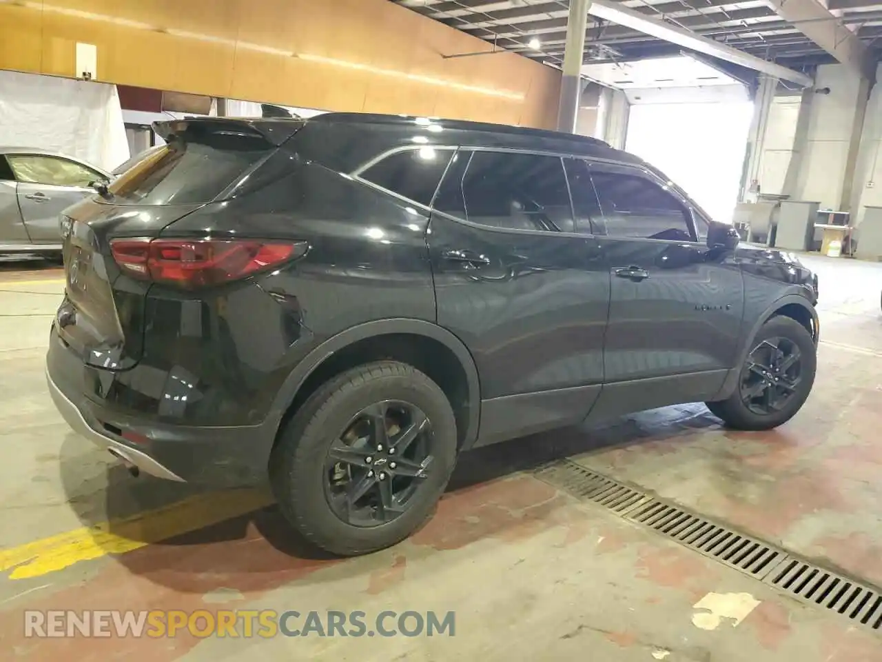 3 Photograph of a damaged car 3GNKBHR4XPS235085 CHEVROLET BLAZER 2023