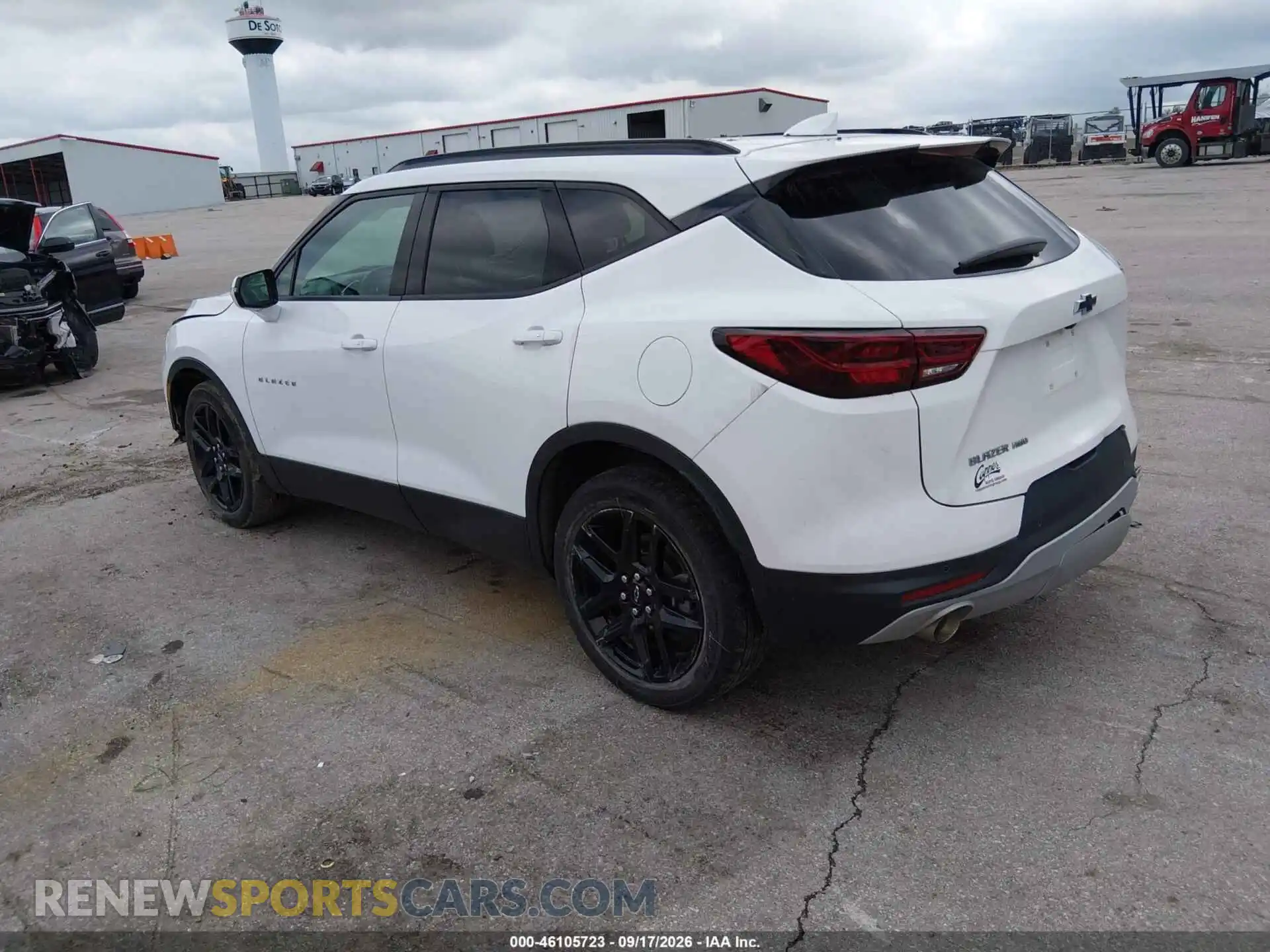 3 Фотография поврежденного автомобиля 3GNKBJR41PS102514 CHEVROLET BLAZER 2023