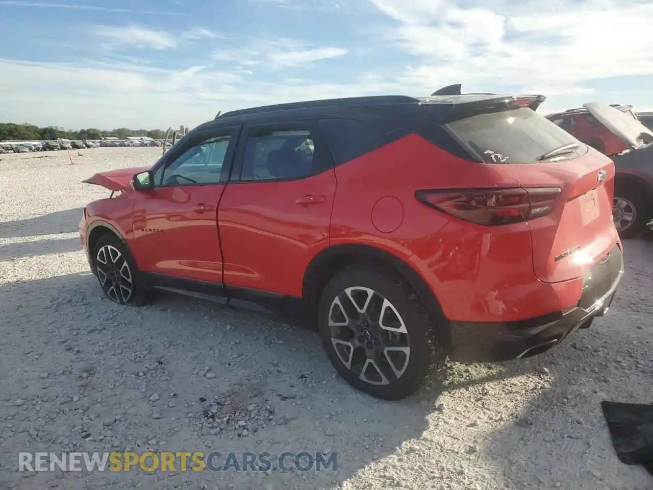 2 fotografías del automóvil dañado 3GNKBKRS4PS103323 CHEVROLET BLAZER 2023