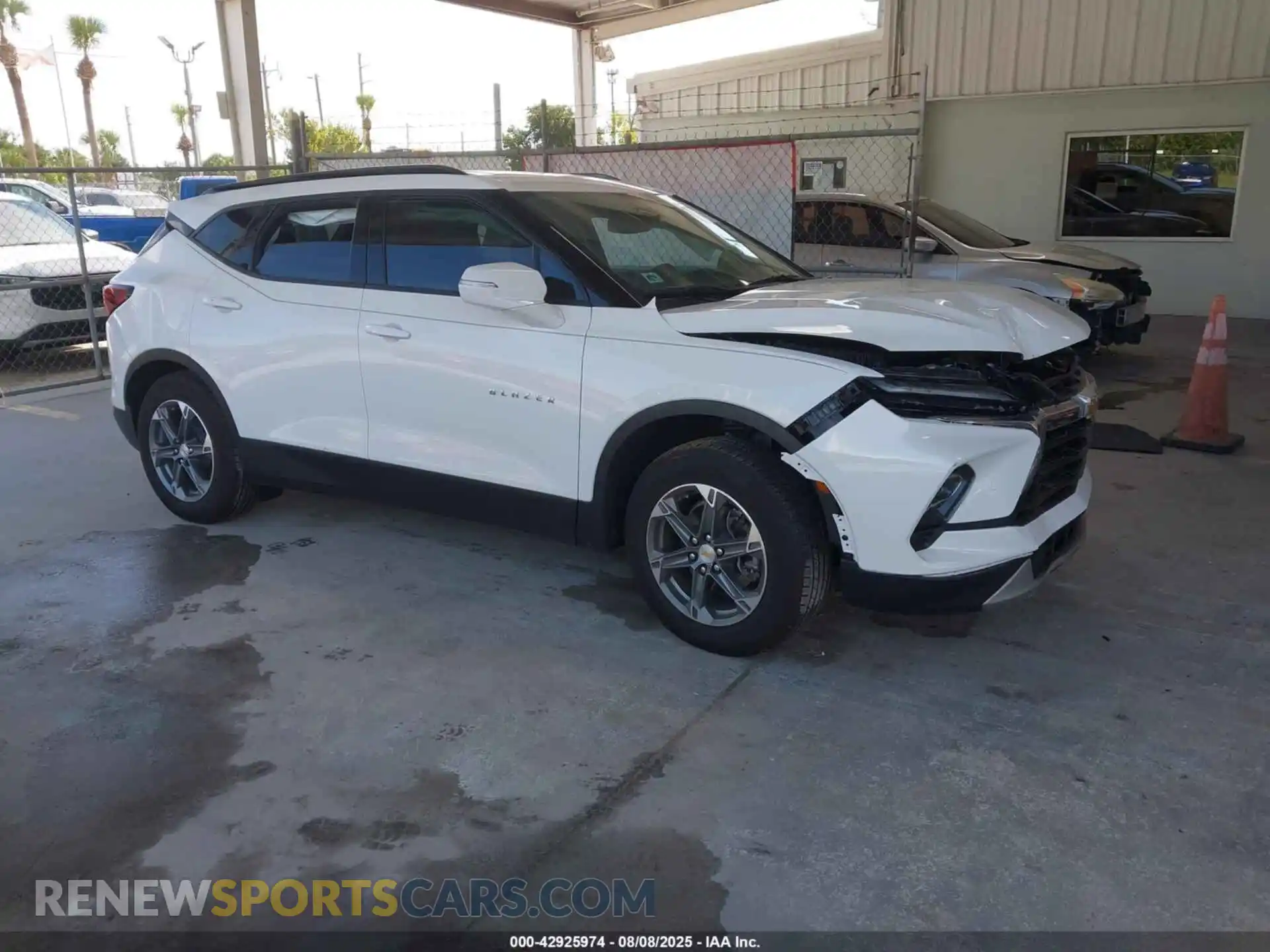 1 Photograph of a damaged car 3GNKBDR4XRS169553 CHEVROLET BLAZER 2024