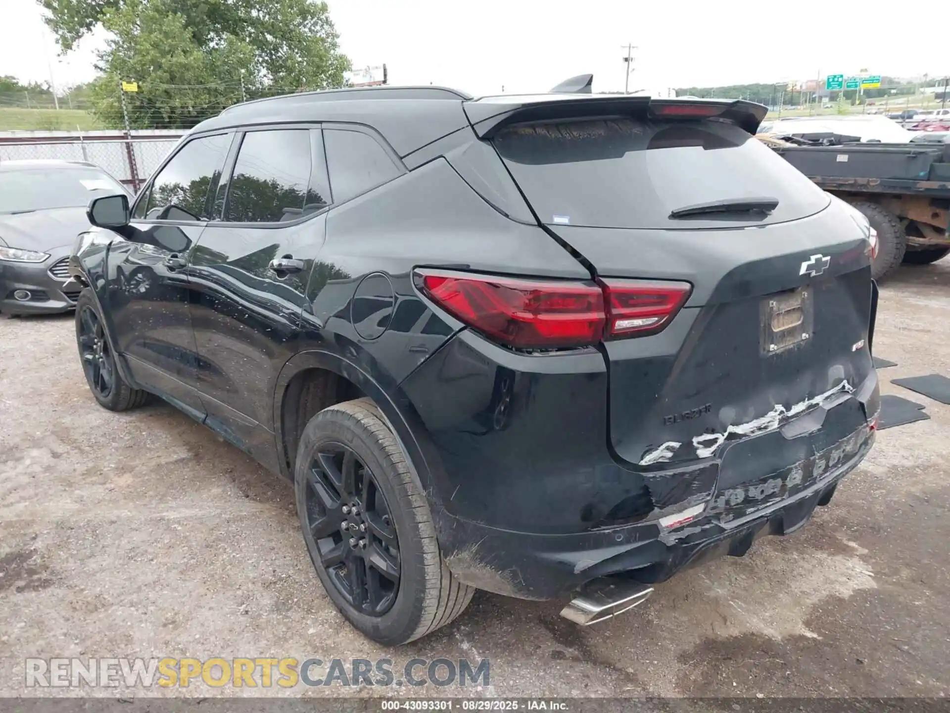 3 Photograph of a damaged car 3GNKBERS0RS178976 CHEVROLET BLAZER 2024
