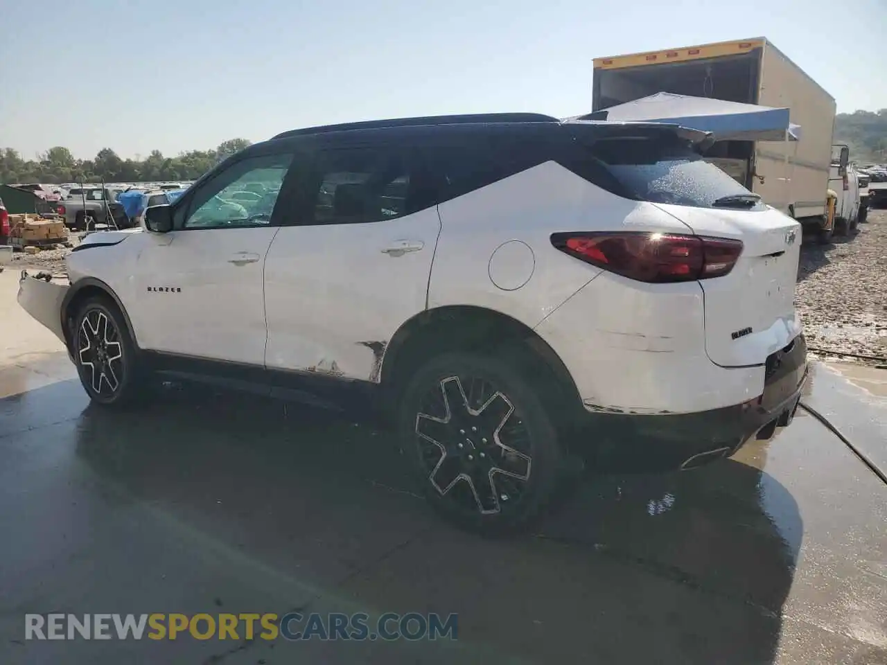2 Photograph of a damaged car 3GNKBERS5RS159498 CHEVROLET BLAZER 2024