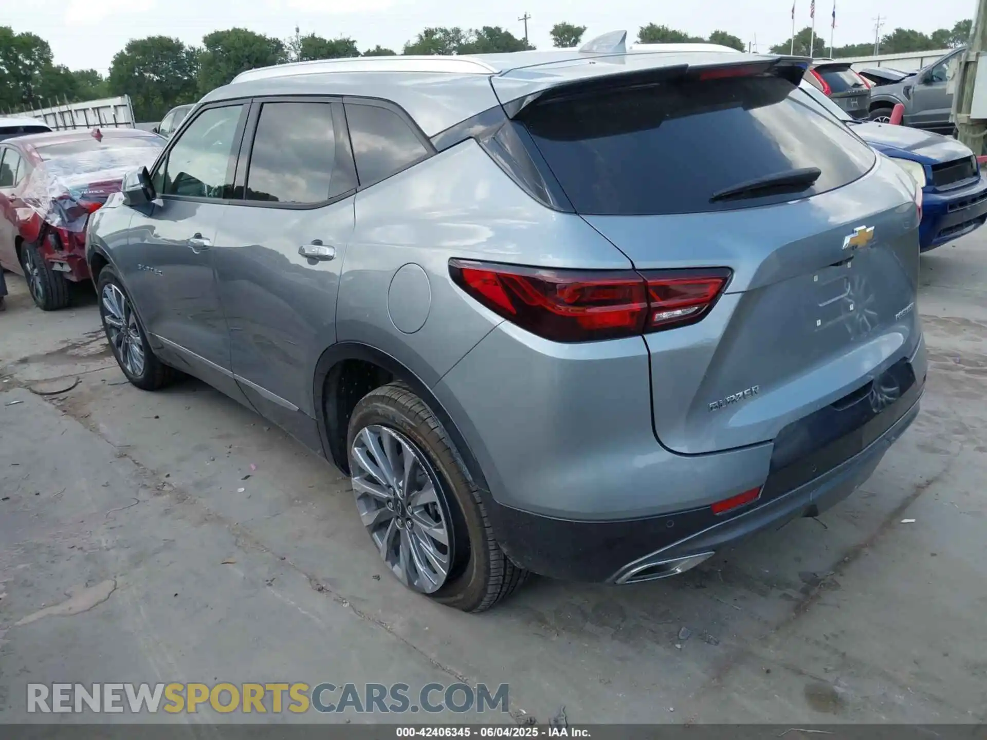 3 Photograph of a damaged car 3GNKBFR48RS271591 CHEVROLET BLAZER 2024